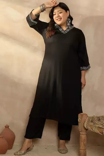 Women Plus Size Regular Thread Work Kurta with Trousers