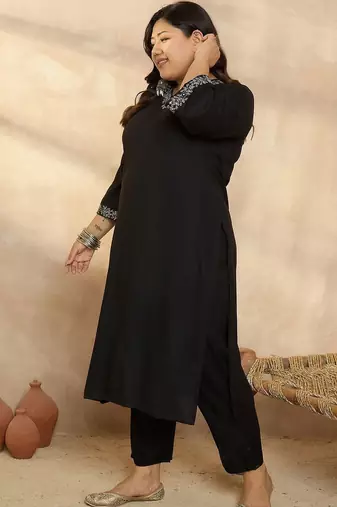 Women Plus Size Regular Thread Work Kurta with Trousers