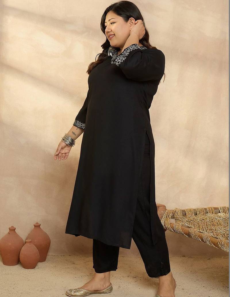Women Plus Size Regular Thread Work Kurta with Trousers