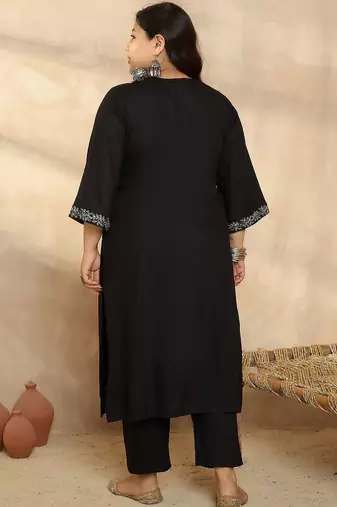 Women Plus Size Regular Thread Work Kurta with Trousers