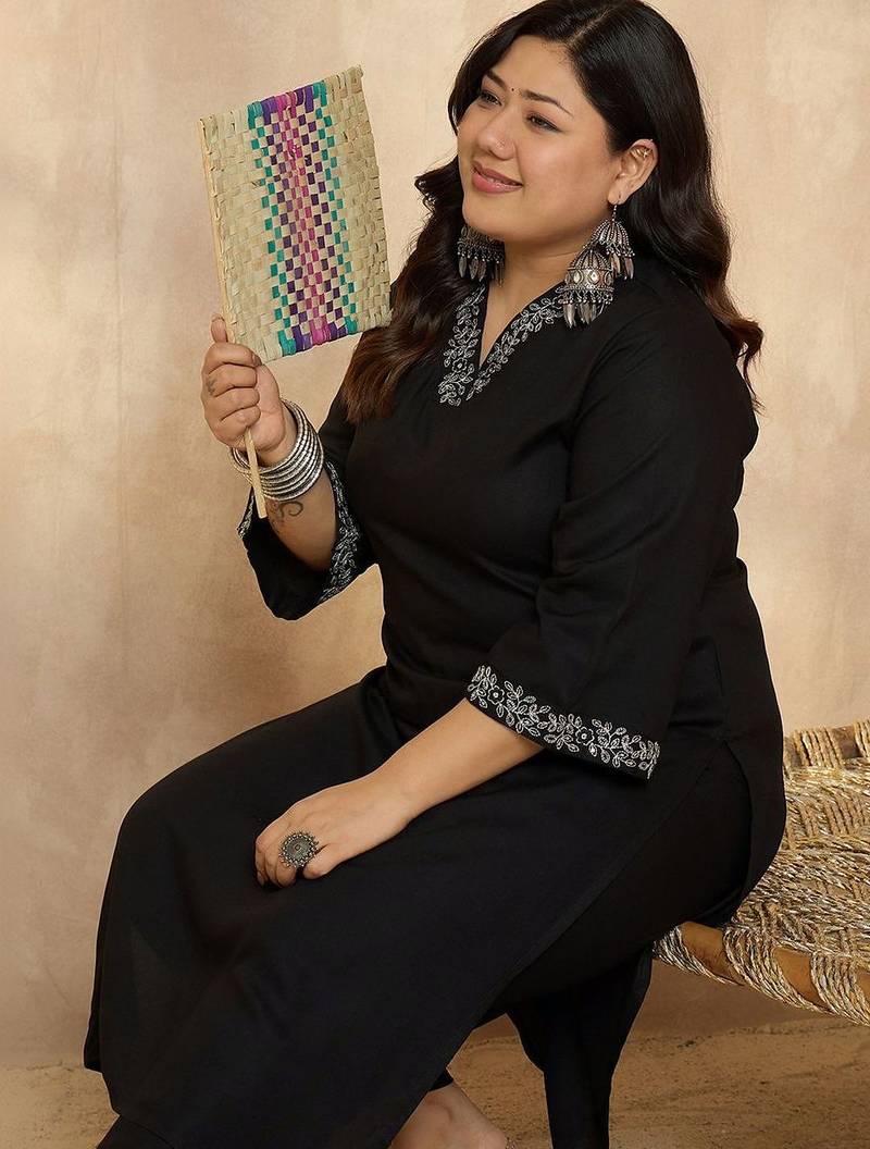 Women Plus Size Regular Thread Work Kurta with Trousers