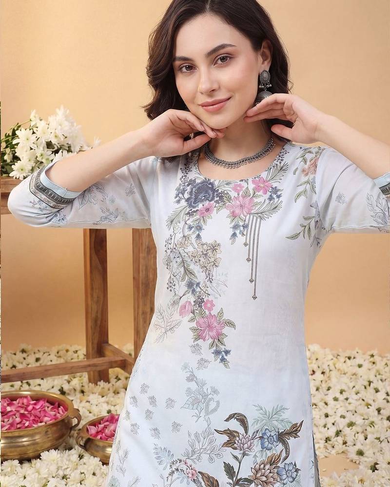 Women Floral Printed Regular Kurta with Trousers & With Dupatta