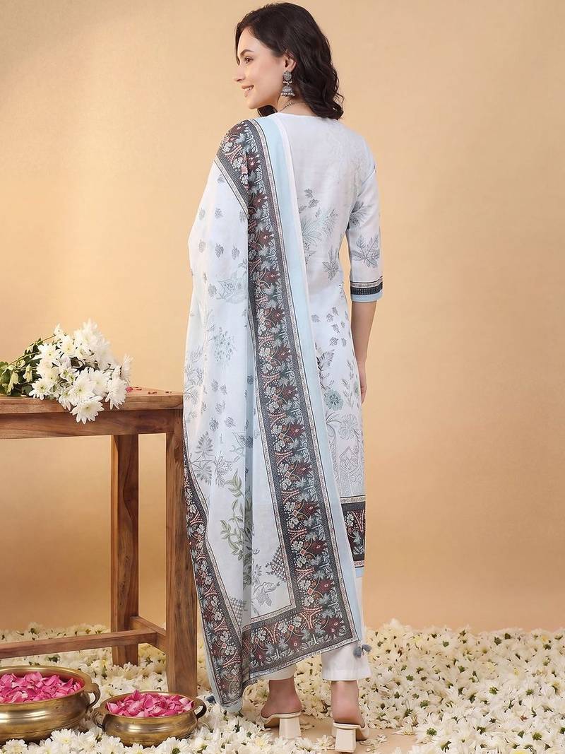 Women Floral Printed Regular Kurta with Trousers & With Dupatta