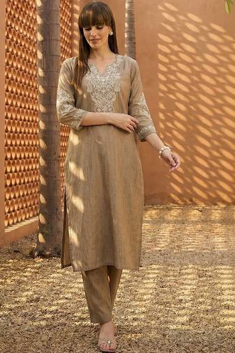 Women Ethnic Motifs Embroidered Regular Thread Work Kurta with Trousers
