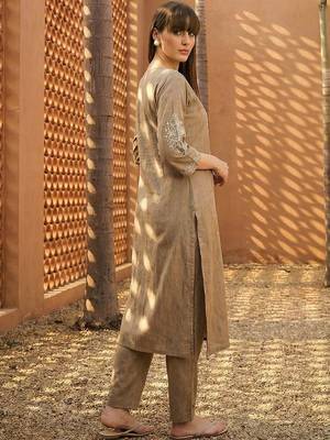 Women Ethnic Motifs Embroidered Regular Thread Work Kurta with Trousers 2