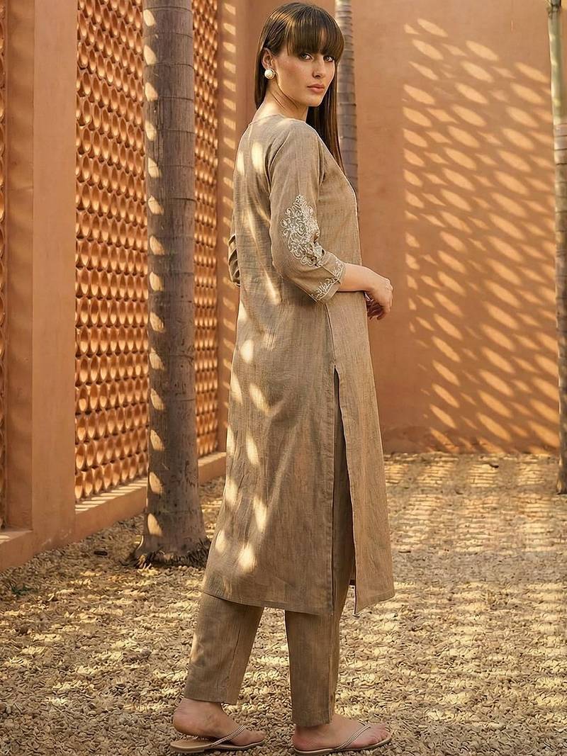 Women Ethnic Motifs Embroidered Regular Thread Work Kurta with Trousers