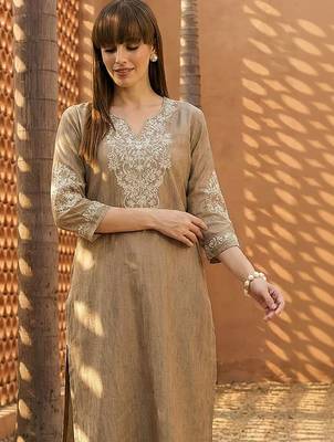 Women Ethnic Motifs Embroidered Regular Thread Work Kurta with Trousers 4