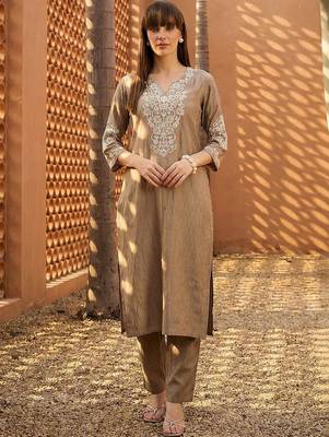 Women Ethnic Motifs Embroidered Regular Thread Work Kurta with Trousers 5