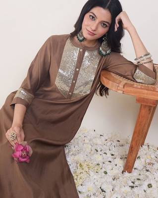 Sequinned Straight Kurta With Trouser 6