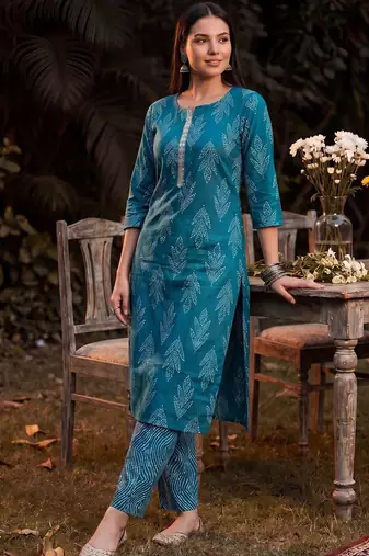 Women Ethnic Motifs Printed Regular Thread Work Linen Kurta with Trousers & With Dupatta