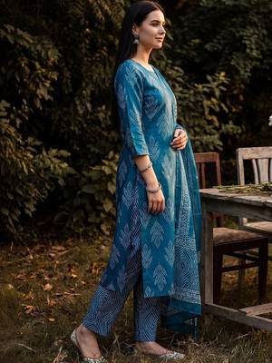 Women Ethnic Motifs Printed Regular Thread Work Linen Kurta with Trousers & With Dupatta 4