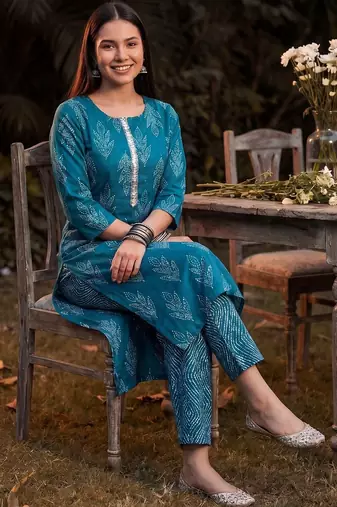 Women Ethnic Motifs Printed Regular Thread Work Linen Kurta with Trousers & With Dupatta