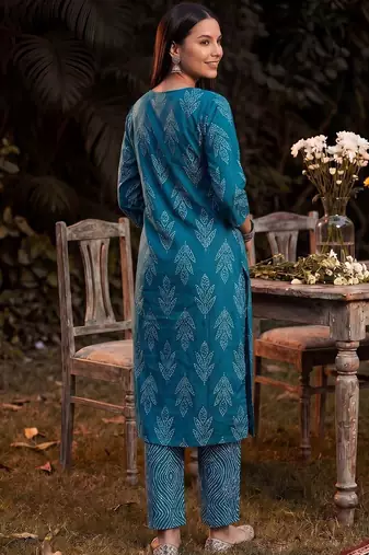 Women Ethnic Motifs Printed Regular Thread Work Linen Kurta with Trousers & With Dupatta