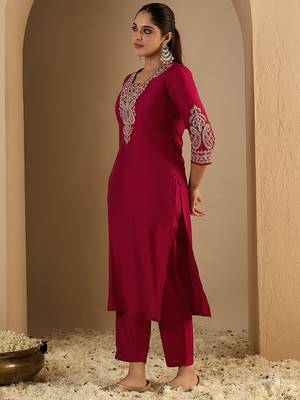 Women Ethnic Motifs Embroidered Regular Liva Straight Kurta with Trousers 3