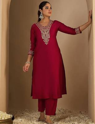 Women Ethnic Motifs Embroidered Regular Liva Straight Kurta with Trousers 5