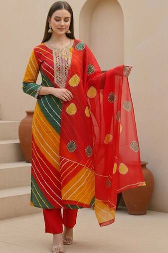 Women Leheriya Printed Regular Thread Work Kurta with Trousers & With Dupatta