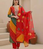 Women Leheriya Printed Regular Thread Work Kurta with Trousers & With Dupatta