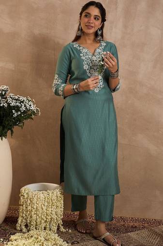 Women Ethnic Motifs Embroidered Regular Thread Work Kurta with Trousers