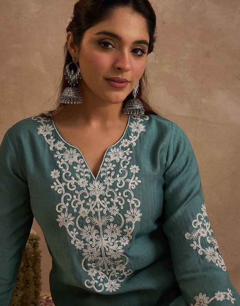 Women Ethnic Motifs Embroidered Regular Thread Work Kurta with Trousers
