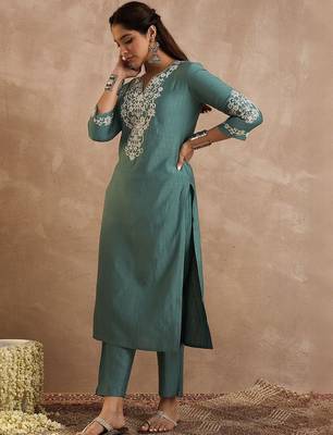 Women Ethnic Motifs Embroidered Regular Thread Work Kurta with Trousers 3