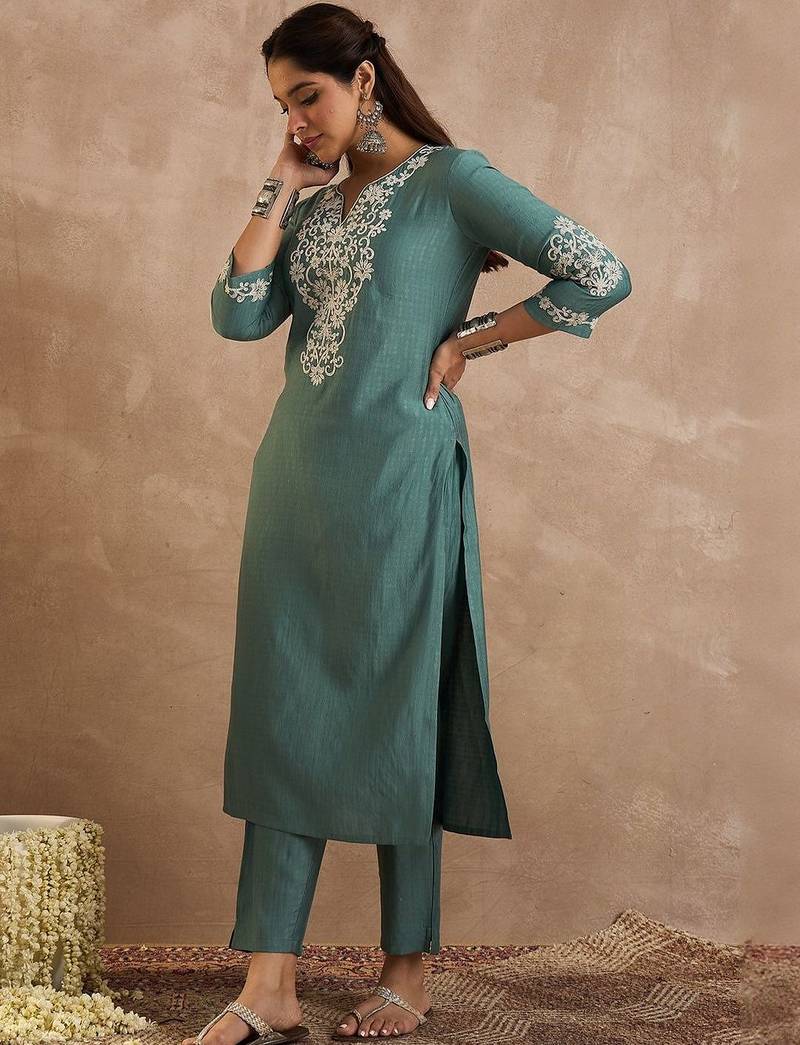 Women Ethnic Motifs Embroidered Regular Thread Work Kurta with Trousers