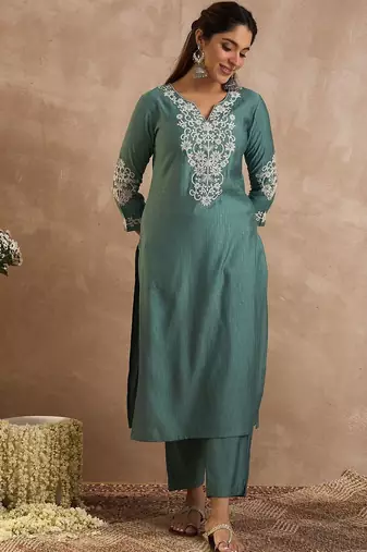 Women Ethnic Motifs Embroidered Regular Thread Work Kurta with Trousers