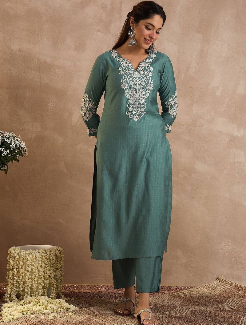 Women Ethnic Motifs Embroidered Regular Thread Work Kurta with Trousers