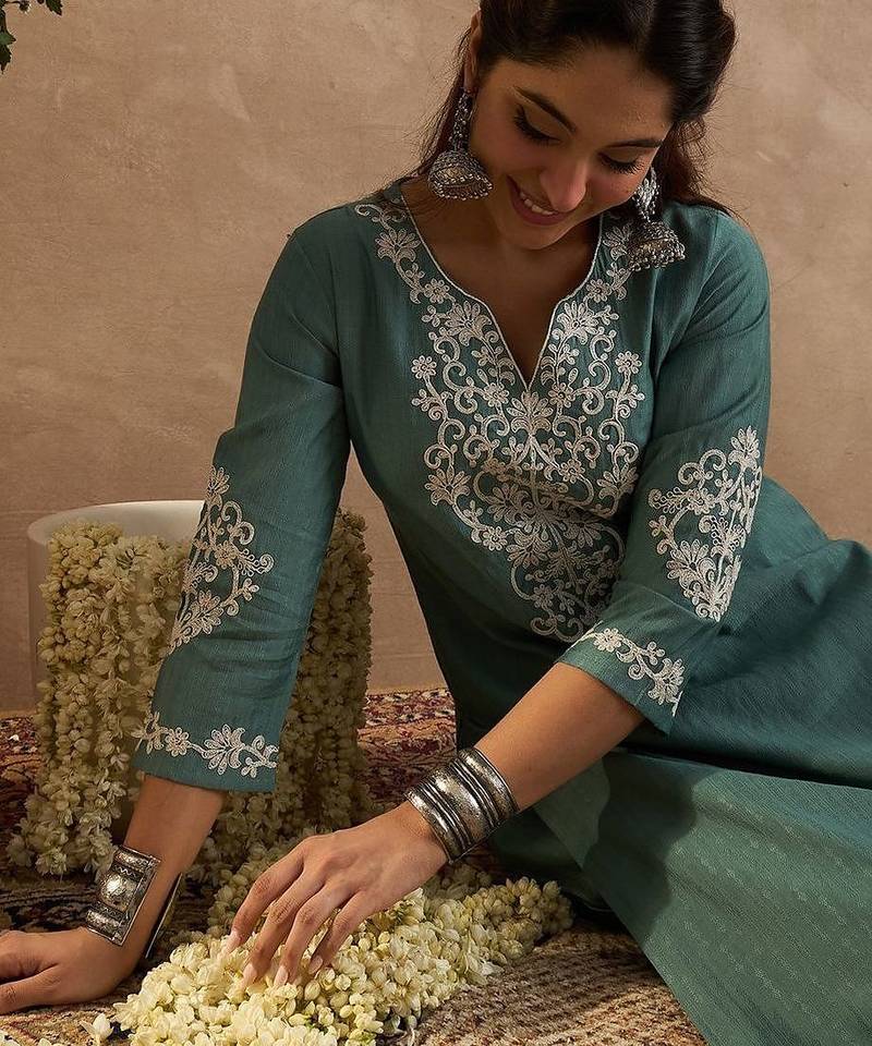 Women Ethnic Motifs Embroidered Regular Thread Work Kurta with Trousers