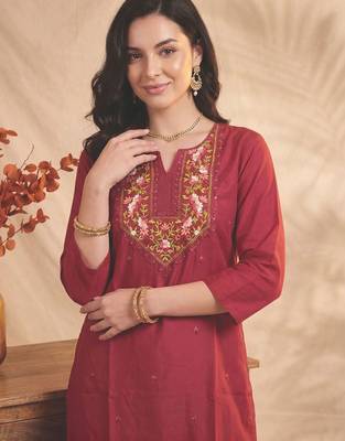 Women Floral Embroidered Regular Thread Work Kurta with Trousers & With Dupatta 2
