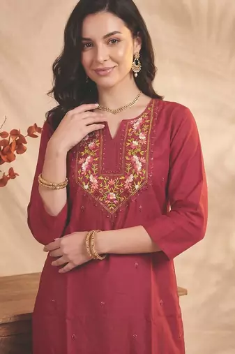 Women Floral Embroidered Regular Thread Work Kurta with Trousers & With Dupatta