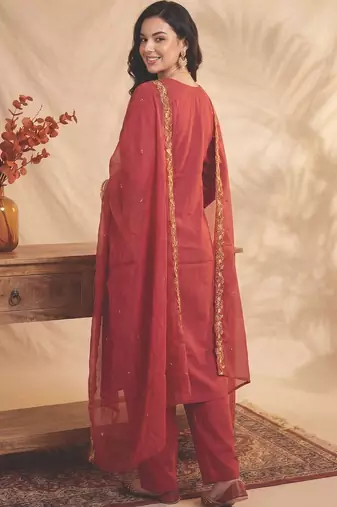 Women Floral Embroidered Regular Thread Work Kurta with Trousers & With Dupatta