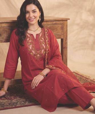 Women Floral Embroidered Regular Thread Work Kurta with Trousers & With Dupatta 5