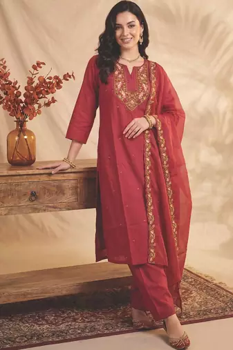 Women Floral Embroidered Regular Thread Work Kurta with Trousers & With Dupatta