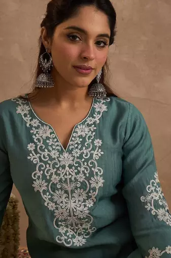 Floral Embroidered Straight Thread Work Kurta With Trouser