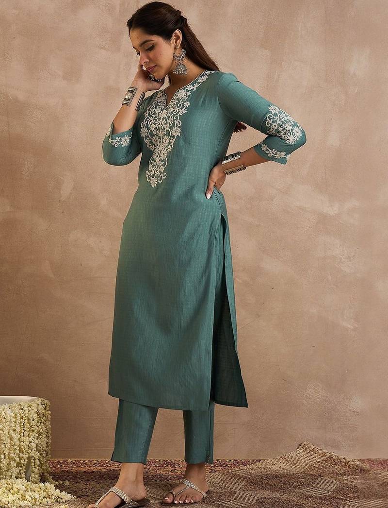 Floral Embroidered Straight Thread Work Kurta With Trouser