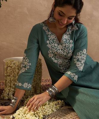 Floral Embroidered Straight Thread Work Kurta With Trouser 6