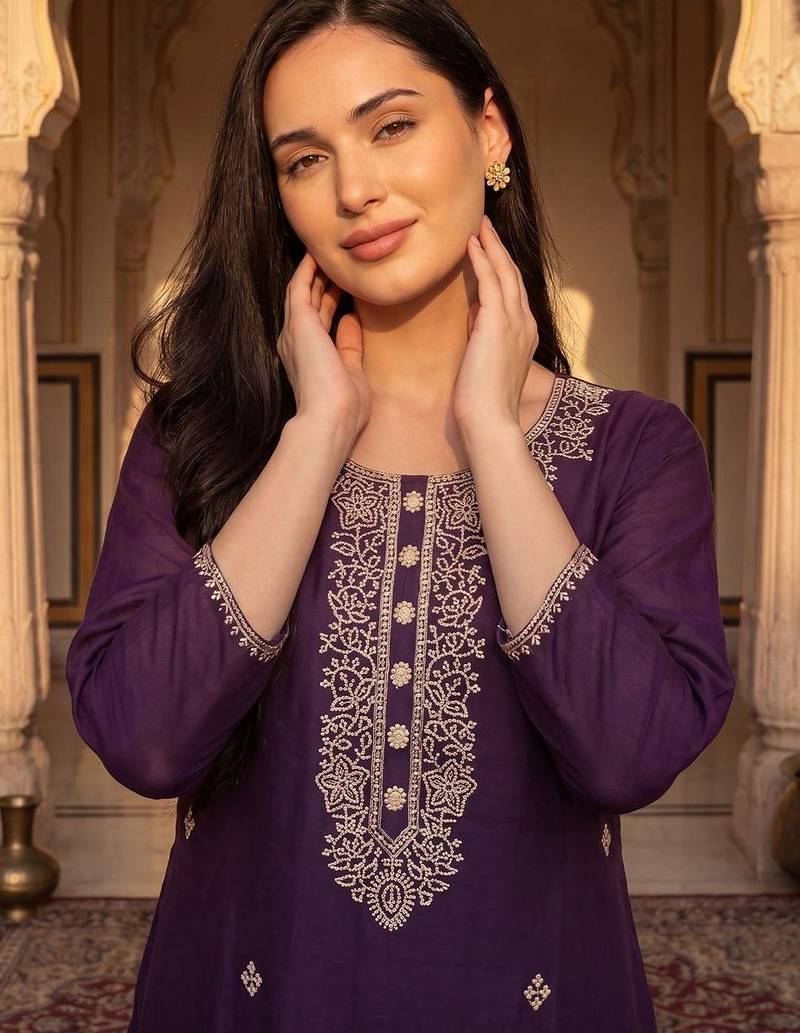 Women Ethnic Motifs Embroidered Regular Thread Work Kurta with Trousers & With Dupatta