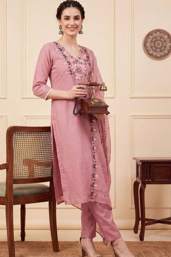 Women Floral Embroidered Regular Thread Work Kurta with Trousers & With Dupatta