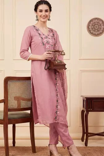 Women Floral Embroidered Regular Thread Work Kurta with Trousers & With Dupatta