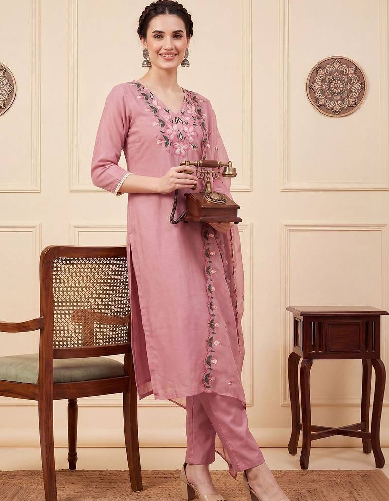 Women Floral Embroidered Regular Thread Work Kurta with Trousers & With Dupatta