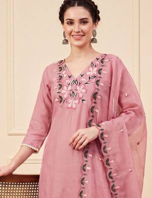 Women Floral Embroidered Regular Thread Work Kurta with Trousers & With Dupatta 2