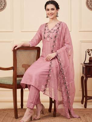 Women Floral Embroidered Regular Thread Work Kurta with Trousers & With Dupatta 5