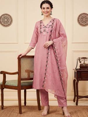 Women Floral Embroidered Regular Thread Work Kurta with Trousers & With Dupatta 6