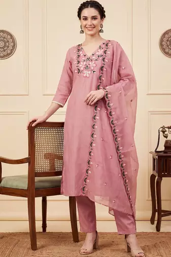 Women Floral Embroidered Regular Thread Work Kurta with Trousers & With Dupatta