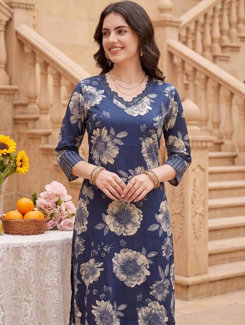 Women Floral Printed Regular Kurta with Trousers & With Dupatta