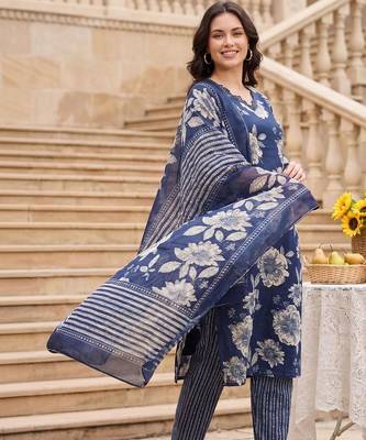 Women Floral Printed Regular Kurta with Trousers & With Dupatta 3