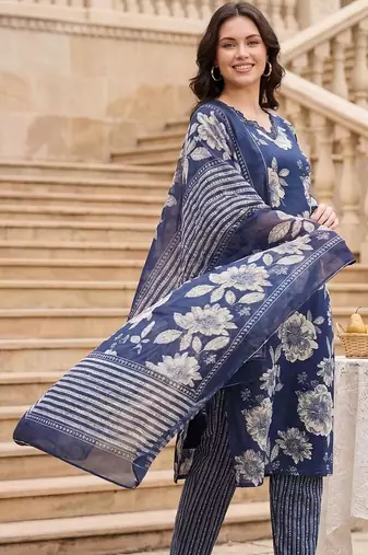 Women Floral Printed Regular Kurta with Trousers & With Dupatta