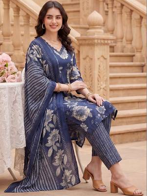 Women Floral Printed Regular Kurta with Trousers & With Dupatta 5