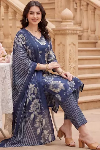 Women Floral Printed Regular Kurta with Trousers & With Dupatta