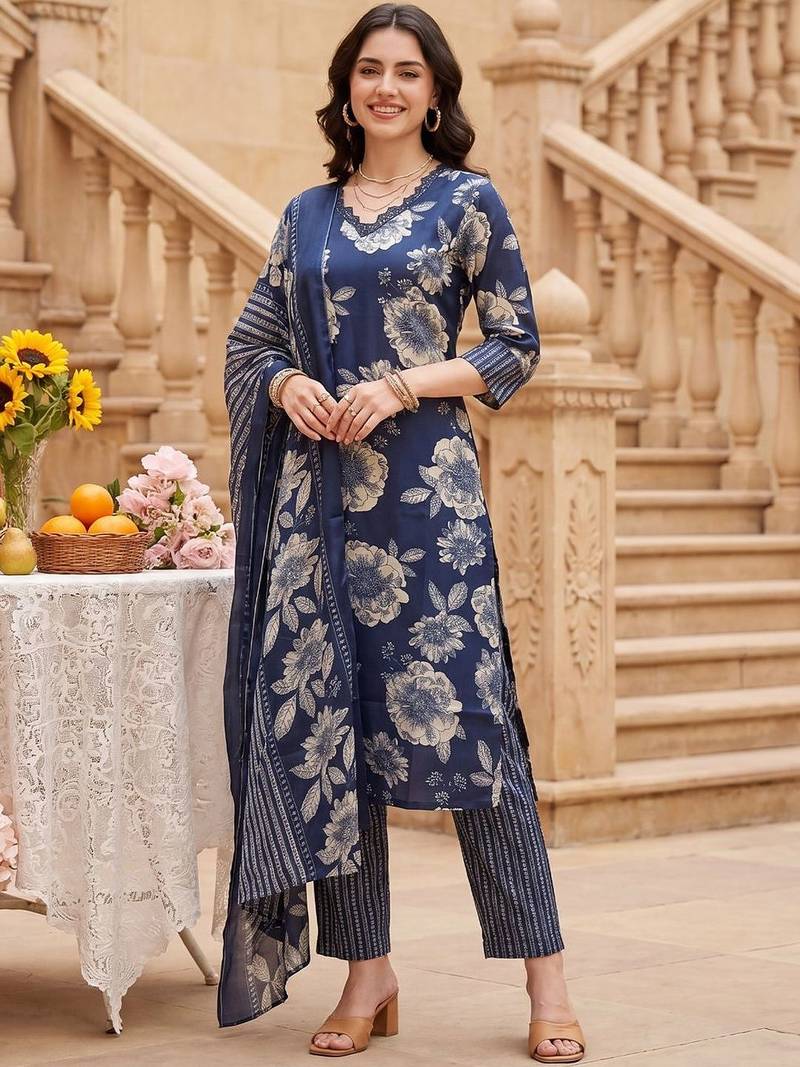 Women Floral Printed Regular Kurta with Trousers & With Dupatta